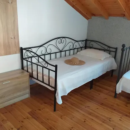 Apart Otel Dragani 3*