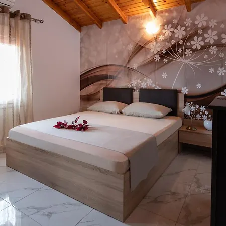 Dragani Aparthotel 3*